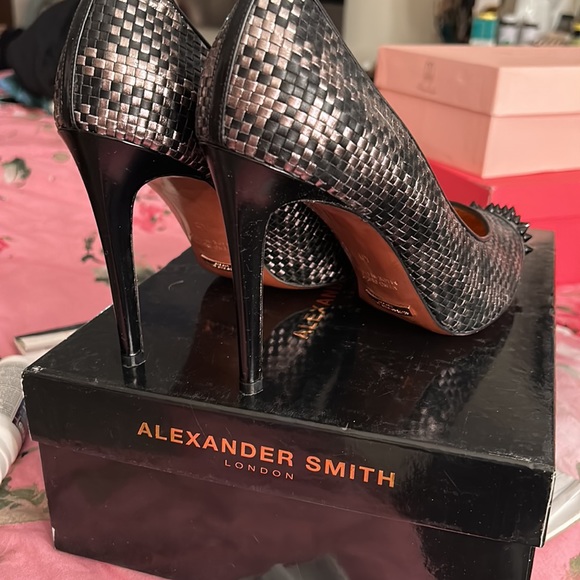 Alexander Smith London Brand New Pumps with the original box. - Picture 2 of 6